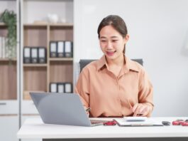 Asian businesswoman negotiates the sale of a car, discussing insurance and financing options